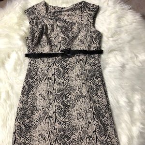 Saks fifth avenue size 12 belted dress